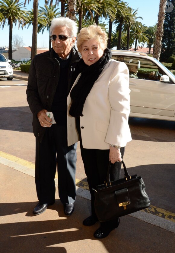 William Mebarak et Nadia Ripoli, les parents de Shakira, rendent visite à leur fille et leur petit-fils Milan à la clinique Teknon de Barcelone, le 26 janvier 2013. Le 27, bébé et ses parents ont regagné leur domicile.
