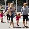 Mirka Federer et ses filles Myla Rose et Charlene Riva profitent du soleil de Melbourne pour faire quelques courses le 27 janvier 2013 après l'élimination de Roger Federer de l'Open d'Australie