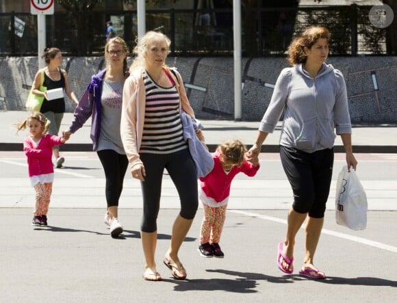Mirka Federer et ses filles Myla Rose et Charlene Riva lors d'une sortie shopping à Melbourne le 27 janvier 2013