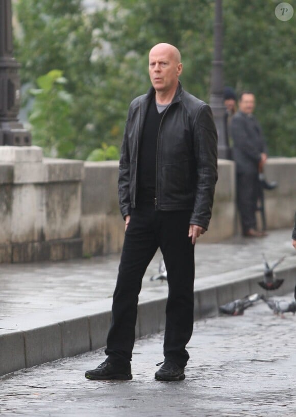 Le véritable Bruce Willis sur le tournage de "Red 2" à Paris, le 11 octobre 2012.
