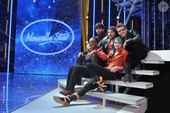 Julie, Florian, Philippe, Sophie-Tith et Flo sur le troisième prime de la Nouvelle Star sur D8, à Issy-Les-Moulineaux, le 30 janvier 2013.