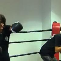 Malika Ménard entraîne Audrey Pulvar sur un ring de boxe !