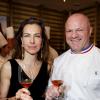 L'actrice Carole Bouquet et le chef étoilé Philippe Etchebest savoure le Sangue d'Oro à Bordeaux, le 31 janvier 2013.