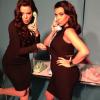 Khloé et Kim Kardashian enceinte prennent une pose glamour. Janvier 2013.