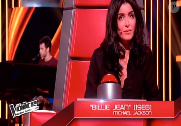 Jenifer émue pendant la prestation d'Anthony Touma dans The Voice 2, samedi 2 février 2013 sur TF1