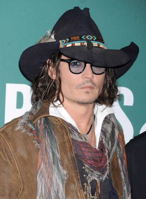 Johnny Depp pendant une dédicace Life after Death chez Barnes & Noble, le 21 septembre 2012.