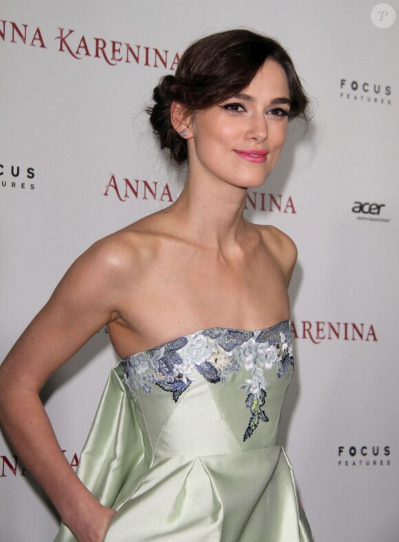 Keira Knightley sur le tapis rouge du film Anna Karenina à Hollywood le 14 Novembre 2012.