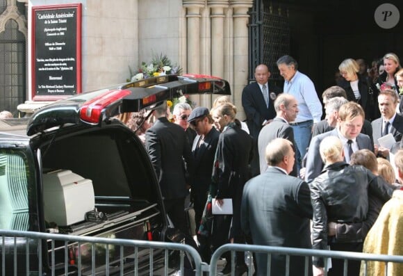 John Galliano aux obsèques de son ami et bras droit Steven Robinson, à Paris, le 11 avril 2007.