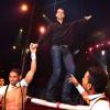 Romain Mesnil, vice champion du monde de saut à la perche avec les Cuba Boys du cirque Arlette Gruss à qui il a fait don de 6 de ses perches pour leur permettre de poursuivre leur spectacle, le 6 février 2013 à Bordeaux