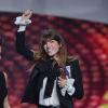 Lou Doillon remporte le trophée de l'Artiste féminine de l'année lors des Victoires de la Musique, sur France 2 le 8 février 2013.