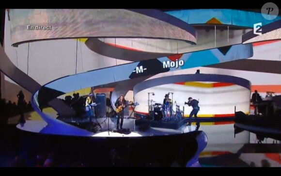 Matthieu Chedid ouvre la cérémonie des Victoires de la Musique avec son Mojo, sur France 2 le 8 février 2013.