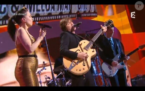 Thomas Dutronc et Imelda May lors des Victoires de la Musique, sur France 2 le 8 février 2013.