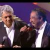 Enrico Macias et Khaled interprètent "L'Oriental" lors des Victoires de la Musique, sur France 2 le 8 février 2013.