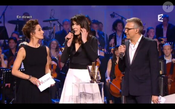 La Grande Sophie remporte le trophée du meilleur album de chansons lors des Victoires de la Musique, sur France 2 le 8 février 2013.
