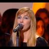 Barbara Carlotti chante "L'amour, l'argent et le vent" lors des Victoires de la Musique, sur France 2 le 8 février 2013.