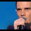 Lescop chante "La forêt" lors des Victoires de la Musique, sur France 2 le 8 février 2013.