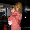Nicole Kidman, accompagnée de son mari Keith Urban, et de leurs deux enfants à l'aéroport de Los Angeles LAX le 8 février 2013.