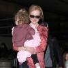 Nicole Kidman, accompagnée de son mari Keith Urban, et de leurs deux enfants à l'aéroport de Los Angeles le 8 février 2013.