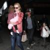 Nicole Kidman, accompagnée de son mari Keith Urban, et de leurs deux enfants à l'aéroport de Los Angeles le 8 février 2013.
