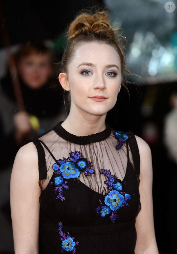 Saoirse Ronan en fleur à la cérémonie des BAFTA à Londres le 10 février 2013.