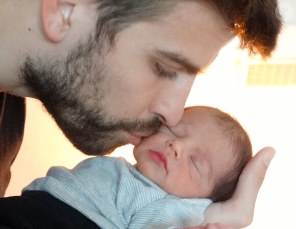 Première photo de Milan, le bébé de Shakira et Gerard Piqué, le 4 février 2013.