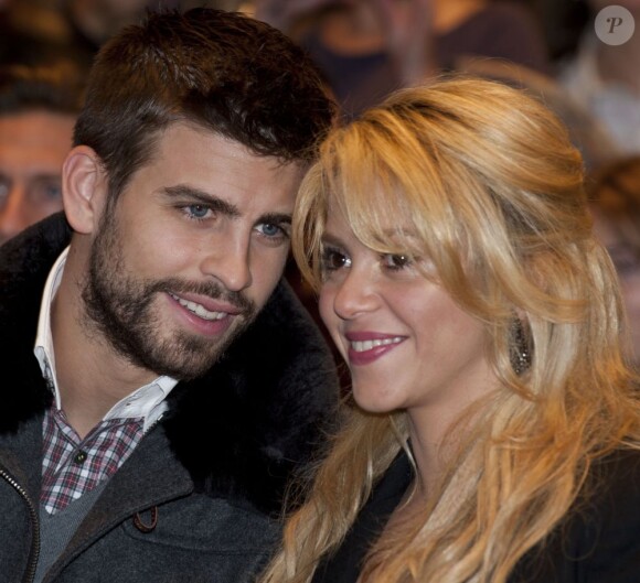 Gerard Piqué et Shakira assistent à la présentation du livre du père du sportif, à Barcelone, le 17 novembre 2011.