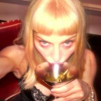 Madonna : Accro à la sueur et un verre à la main, elle débarque sur Instagram