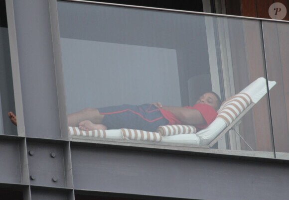 Will Smith se repose sur la terrasse de son hotel a Ipanema, Rio de Janeiro le 09/02/2013 09/02/2013 - Rio de Janeiro