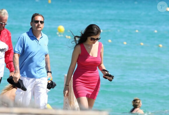 Eric Besson et son épouse Yasmine à Saint-Tropez, le 13 juillet 2012.