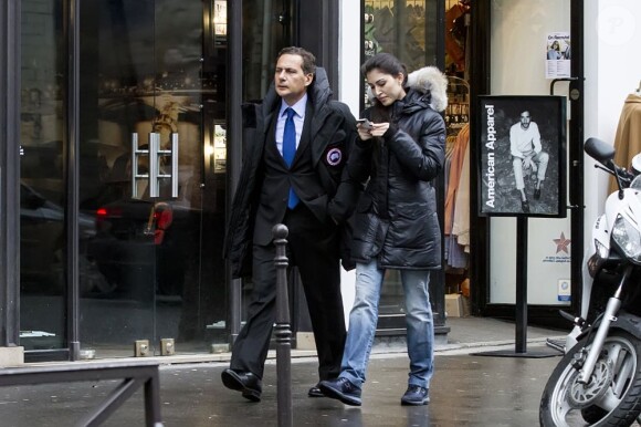 Exclu : Eric Besson et Yasmine dans les rues de Paris, février 2013.