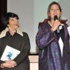 Florence Foresti et Maud Fontenoy au lancement du nouveau kit pédagogique de sa fondation dans un lycée parisien, le 12 février 2013.