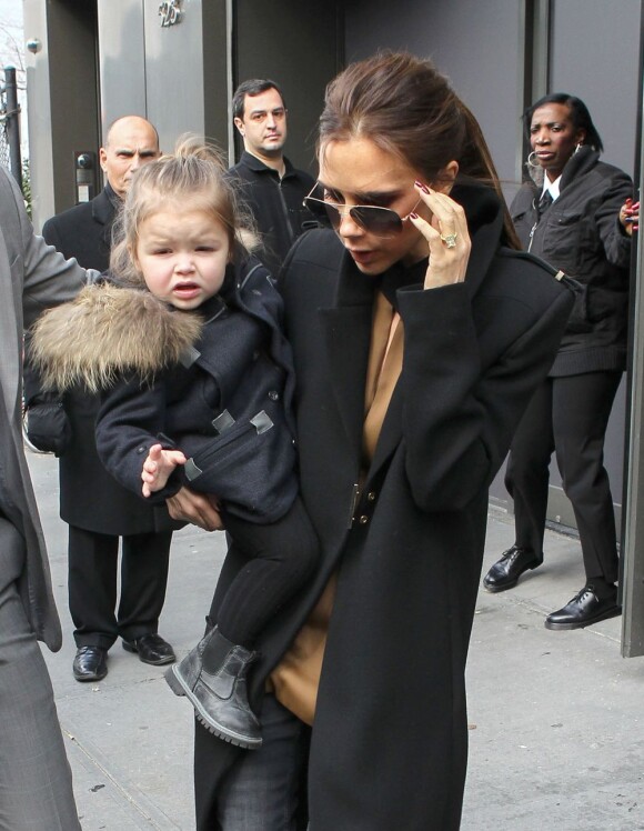 Victoria Beckham fait du shopping avec Harper pendant la Fashion Week à New York, le 12 Avril 2013.