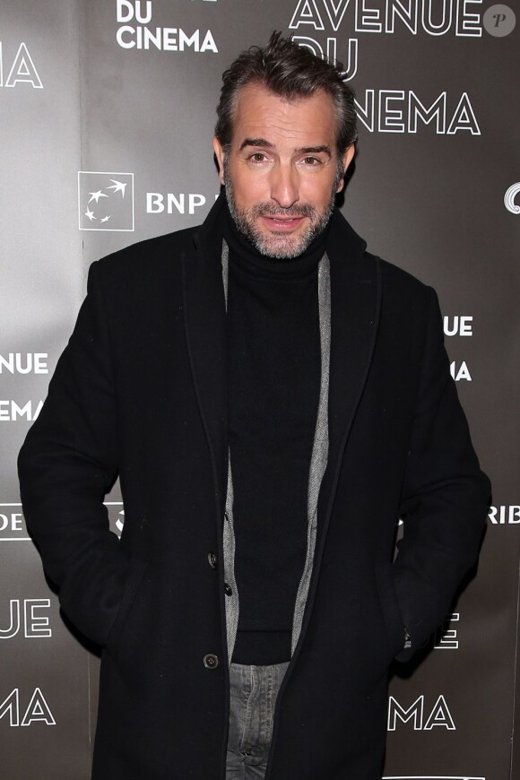 Jean Dujardin à la première de Möbius à l'UGC Normandie de Paris le 12 février 2013.