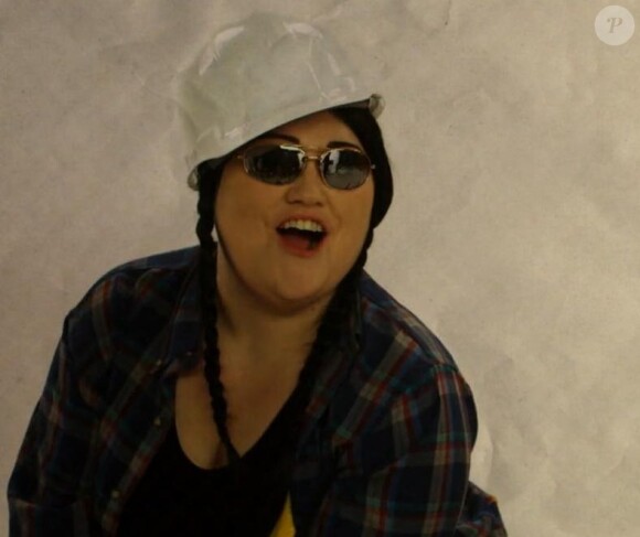 Beth Ditto dans le nouveau clip de son groupe Gossip, Get a job, extrait de l'album A joyful noise, sortie en 2012.