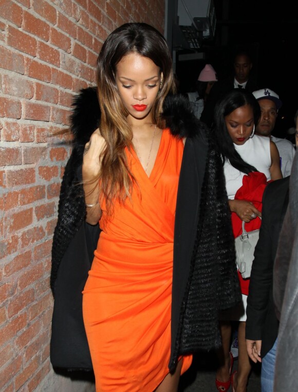 La chanteuse Rihanna quitte le Blok au soir de la Saint-Valentin. Los Angeles, le 14 février 2013.