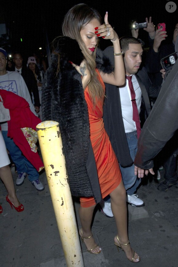 Rihanna quitte le Blok au soir de la Saint-Valentine. Los Angeles, le 14 février 2013.