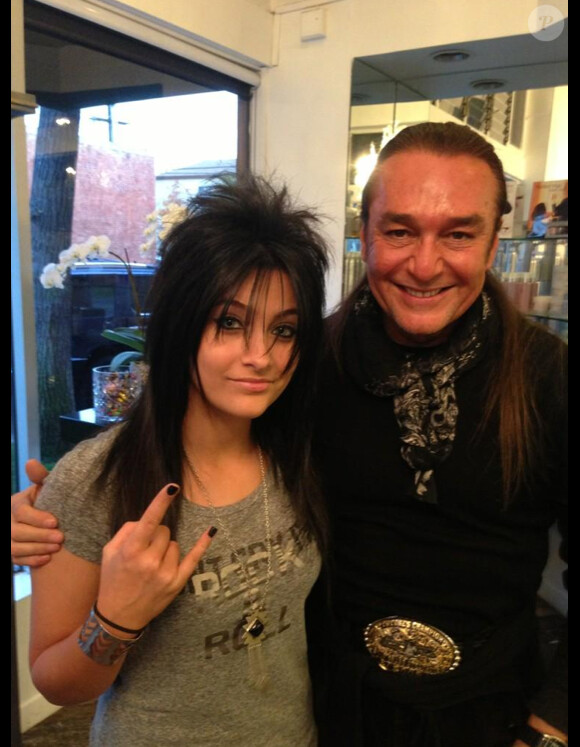 Paris Jackson remercie son coiffeur pour cette coiffure rock'n'roll en janvier 2013