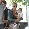 Elsa Pataky se rend à son cours de Yoga avant de retrouver son mari Chris Hemsworth et leur fille India Rose à Santa Monica, le 16 février 2013.