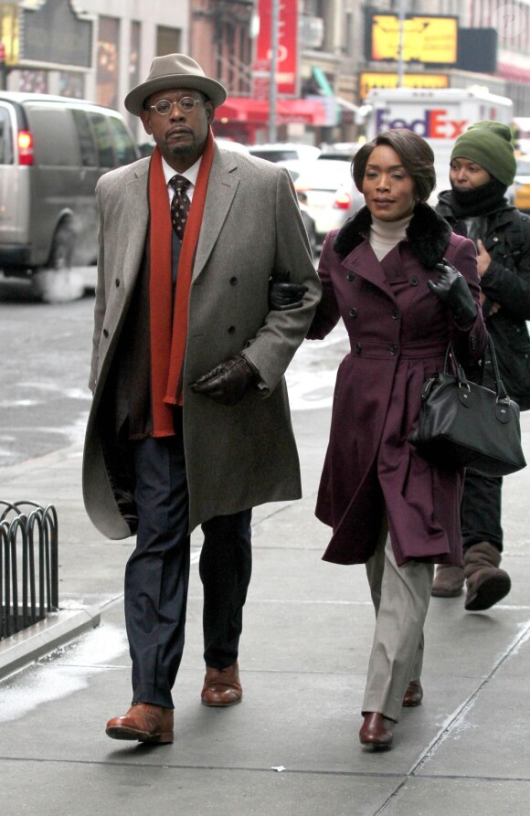 Forest Whitaker et Angela Bassett dans les rues de Big Apple pour le tournage du film Black Nativity à Times Square, New York City, le 5 février 2013.