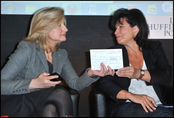 Arianna Huffington et Anne Sinclair pour le lancement de la version française du "Huffington Post", à Paris, le 23 janvier 2012.