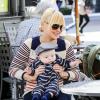 Anna Faris lors d'une séance shopping avec son adorable Jack, accompagnée de ses parents à West Hollywood le 15 février 2013
