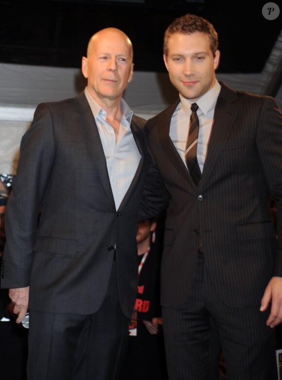 Bruce Willis et Jai Courtney lors de la première de Die Hard 5 à New York City, le 13 février 2013.