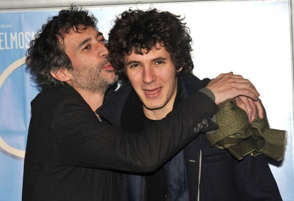 Eric Elmosnino et Vincent Lacoste très complices lors de l'avant-première du film Ouf de Yann Coridian au MK2 Bibliothèque a Paris le 19 février 2013.