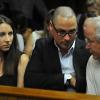 La famille d'Oscar Pistorius, sa soeur Aimee, son frère Carl et son père Henke lors du second jour d'audience au tribunal de Pretoria le 20 février 2013
