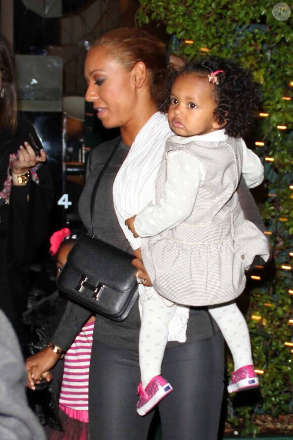 Mel B, ex-membre des Spice Girls, emmène ses filles Phoenix, Angel et Madison dîner au restaurant Mr.Chow à Beverly Hills, le 19 février 2013.