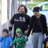 Jack Black et sa femme Tanya emmènent leurs fils Samuel et Thomas à l'école à Los Angeles, le 20 février 2013.