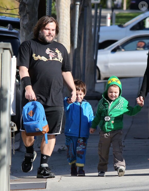 Jack Black et sa femme Tanya emmènent leurs fils Samuel et Thomas à l'école à Los Angeles, le 20 février 2013.