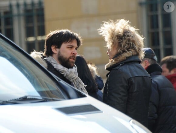 Arthur Jugnot et Mathilde Penin aux obsèques de Christian Azzopardi à Paris, le 22 février 2013.