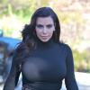 Kim Kardashian, enceinte et boudeuse, sort de sa maison à Los Angeles, elle se rend à une réunion de production, le 22 février 2013.