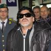 Diego Armando Maradona lors de son arrivée à l'aéroport Fiumicino de Rome le 25 février 2013